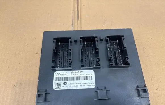 Audi TT TTS Mk2 Comfort/convenience module 8P0907063 5DK00965025