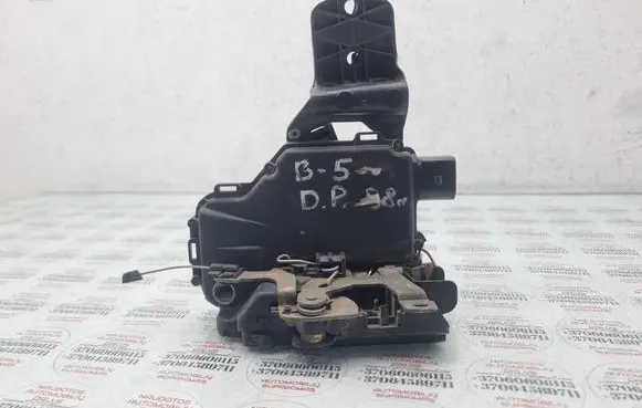 Volkswagen PASSAT B5 Front door lock 3B0837868