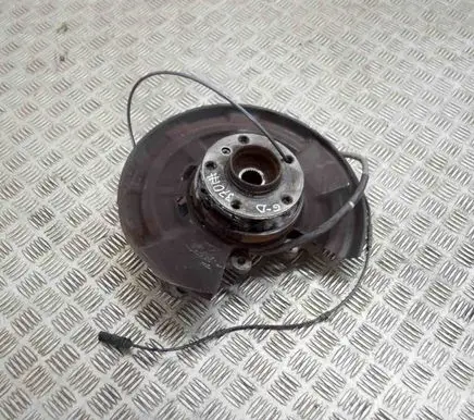 Rear wheel hub