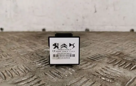 Peugeot 5008 Aerial antenna amplifier 9815467480