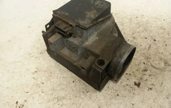 BMW 5 E34 Mass air flow meter 0280202083 17105399