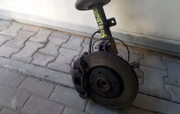 Peugeot 308 Front wheel hub spindle knuckle MCPERSONZWROTNICA