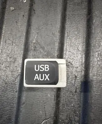 Lexus RX 450H USB socket connector 8619048050 FA1343435