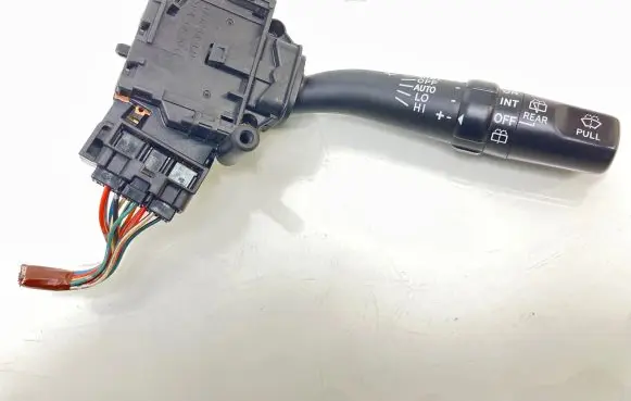 Toyota Avensis T250 Wiper control stalk 173654