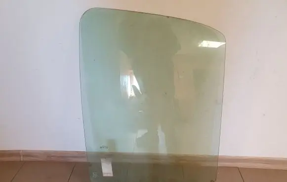 Iveco Daily 3rd gen Front door window glass four-door