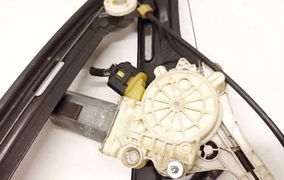 BMW X6 E71 Front door window regulator motor 0130821460