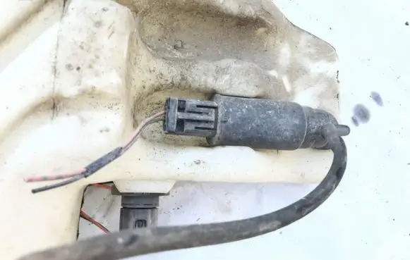 Mitsubishi Carisma Windscreen/windshield washer pump