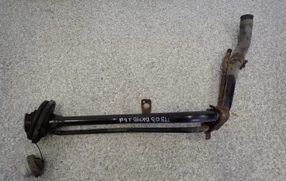 Mazda 3 I Fuel tank filler neck pipe 