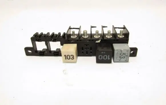 Volkswagen Golf IV Fuse module 8L0941822
