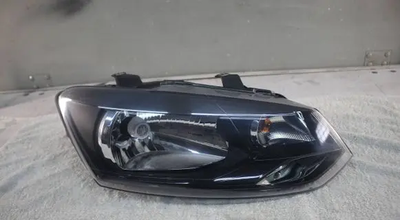 Volkswagen Polo V 6R Headlight/headlamp