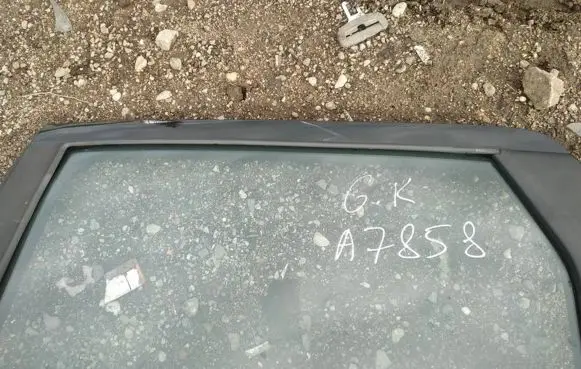 Nissan Qashqai Rear door window glass