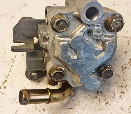 Nissan Vanette Power steering pump 491109C600