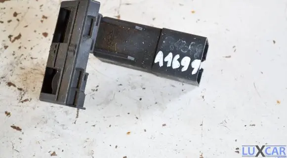 Volkswagen Tiguan Glow plug pre-heat relay 038907281D 0522120504