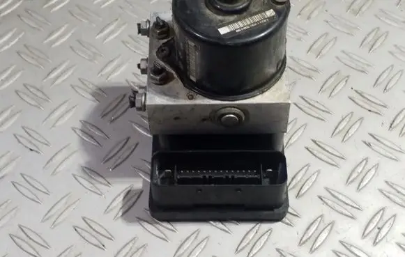 Volkswagen Golf V ABS Pump 1K0907379AA 2IH6D22Q43 00005305G1
