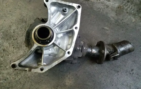 Nissan X-Trail T30 Gearbox transfer box case XUK