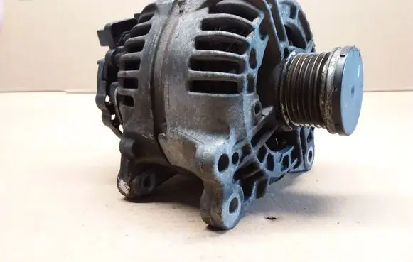 Volkswagen Polo V 6R Generator/alternator 03F903023D