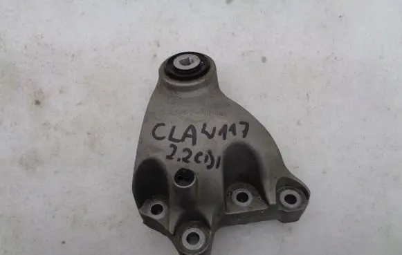 Mercedes-Benz CLA C117 X117 W117 Engine mounting bracket A2462401109