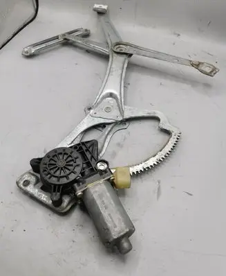 Mercedes-Benz E W210 Front door window regulator with motor 0130821708