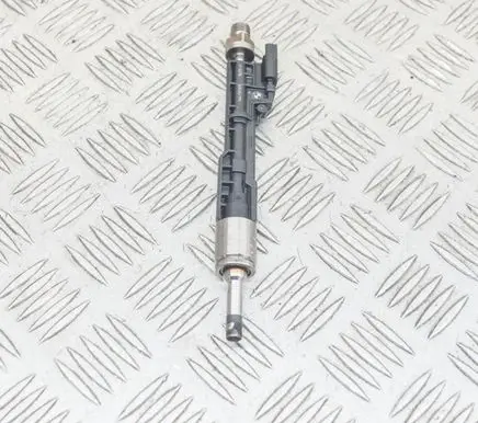 BMW 1 F20 F21 Fuel injector 0261500109 7597870