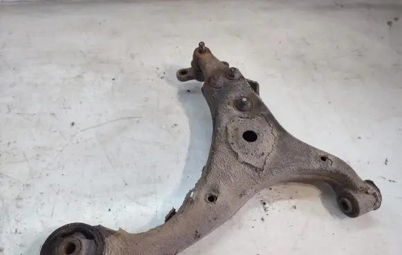 KIA Carens II Front control arm