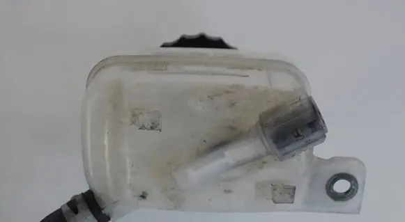 Lexus RX 330 - 350 - 400H Brake fluid reservoir 13231140330