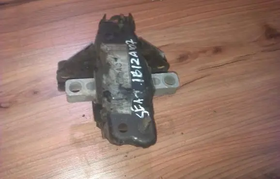 Engine mount bracket