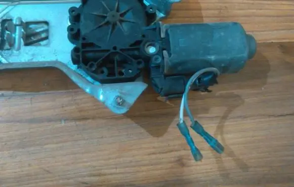 Renault Kangoo I Front door window regulator motor