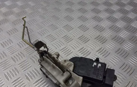 Suzuki Liana Front door lock B07-SPL-R