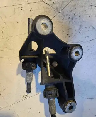 Volkswagen Polo V 6R Gear shift cable bracket 6Q0711789F
