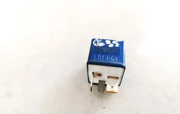 Audi A4 S4 B5 8D Other relay 8A0951253 899587
