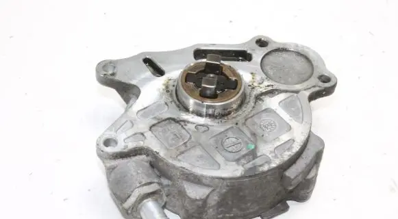 Audi A4 S4 B8 8K Vacuum pump 03L145100