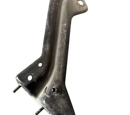 Audi Q5 SQ5 Fender mounting bracket 8R0821135