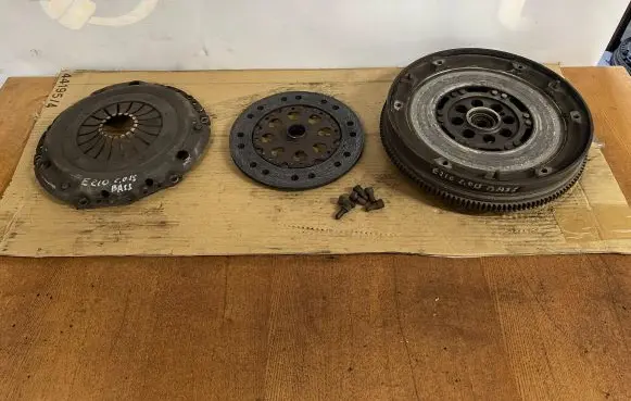 Mercedes-Benz E W210 Clutch set kit 1110304305 00904