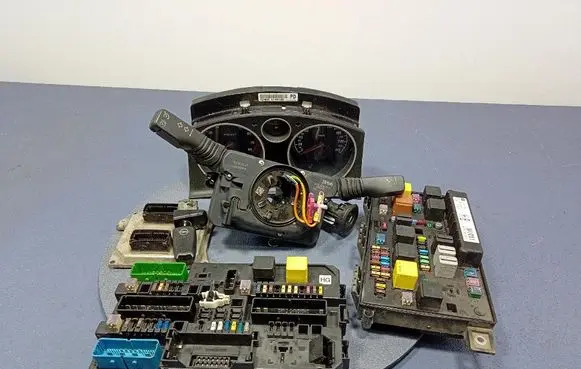 Opel Zafira B Engine control unit/module ECU 12992406