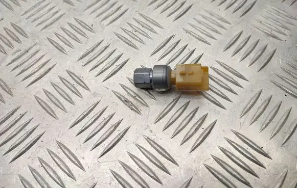 Opel Astra L Air conditioning (A/C) pressure sensor 9833078680