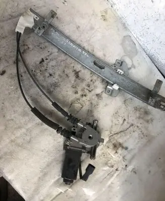 Hyundai Sonata Front door window regulator with motor