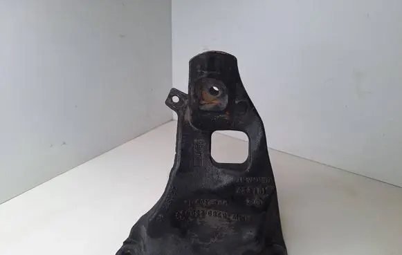 BMW 7 E65 E66 Engine mounting bracket 6769260 101827 GJS40015