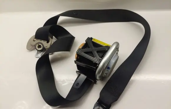 Toyota Avensis T250 Front seatbelt 7321005051C0 97321005051C0