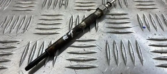 Opel Astra H Glow plug 