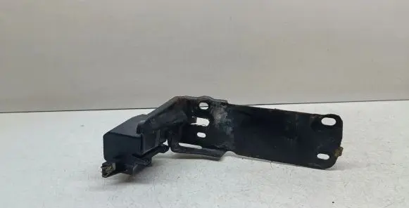 BMW X1 E84 Radiator mount bracket 7117812 51647117812