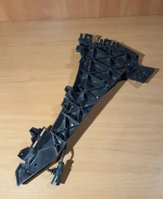 Audi Q7 4L Front bumper mounting bracket 4L0807284