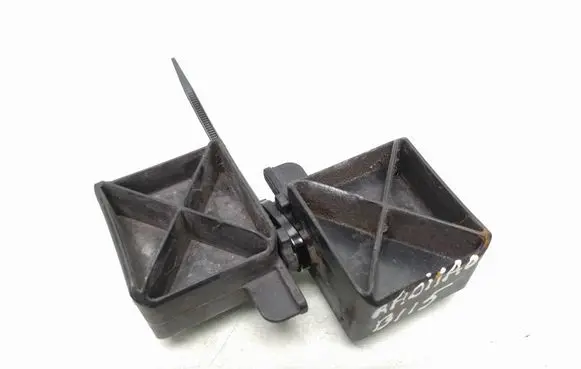 Radiator mount bracket