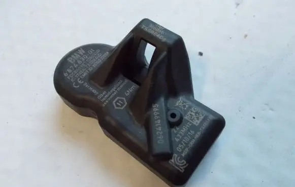 BMW 5 F10 F11 Tire pressure sensor 6874830