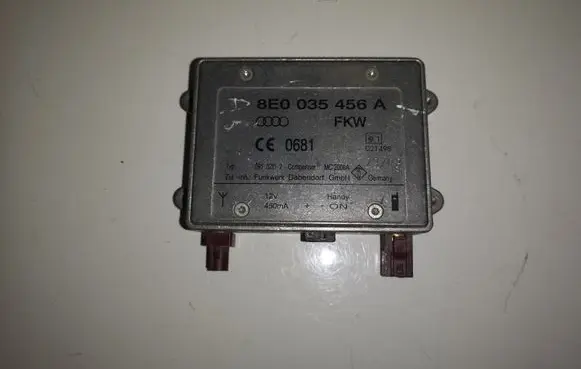 Audi A4 S4 B7 8E 8H Antenna control unit 8E0035456A