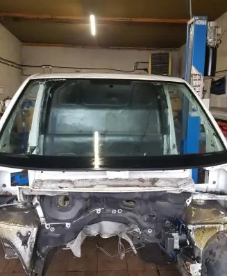 Volkswagen Transporter - Caravelle T1 Front windscreen/windshield window 