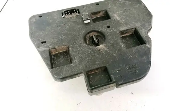 BMW 5 E39 Tail light bulb cover holder 8363565 146035002