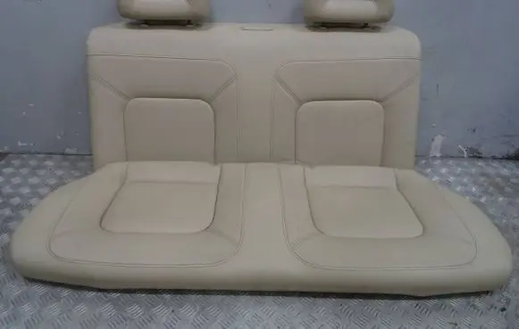 Volkswagen New Beetle Second row seats