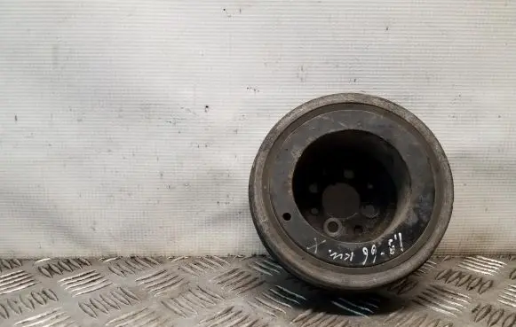 Volkswagen PASSAT B5 Crankshaft pulley 028105243Q