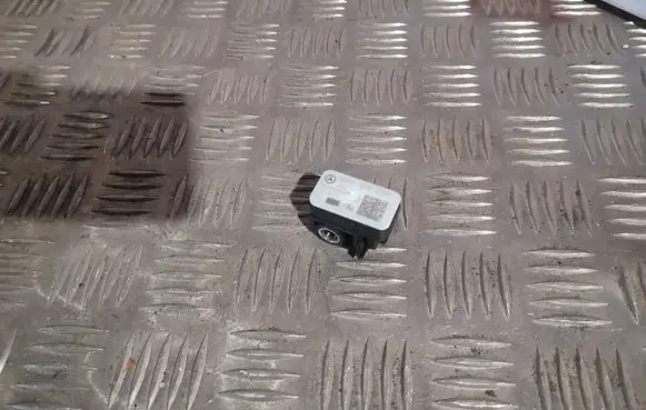 Mercedes-Benz GLS X166 Airbag deployment crash/impact sensor A009058100