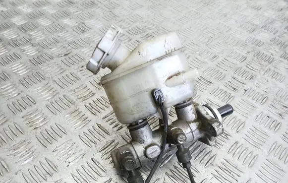 KIA Carens I Master brake cylinder 